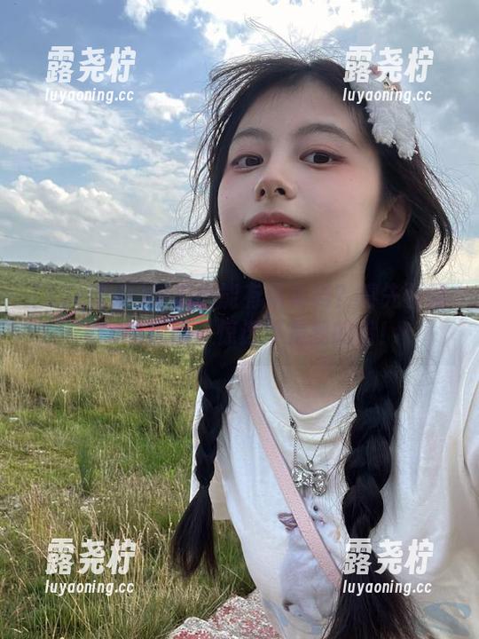 吃瓜也能有新姿势？得先下载17c吃瓜哦，惊讶不是我的错！-露尧柠