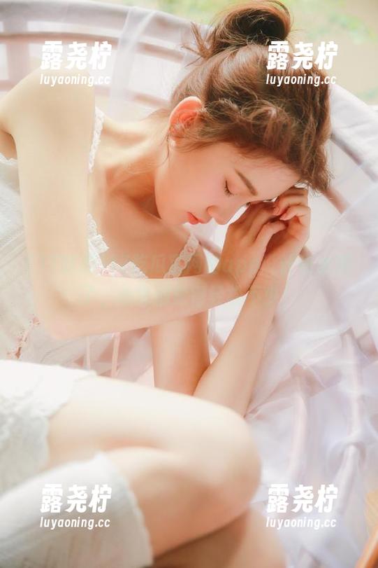 17吃瓜官网的app设计也太美了，心情都觉得轻松不少！-露尧柠
