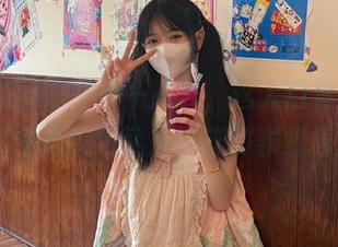 一步一八卦，这入口真富有魔力，17吃瓜网就是这样的罪魁祸首。