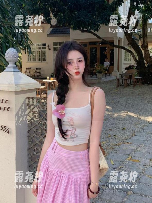 我就是留着嘴吃瓜！51吃瓜中心的ios平台今天的瓜犹如一场舌尖上的狂欢。-露尧柠