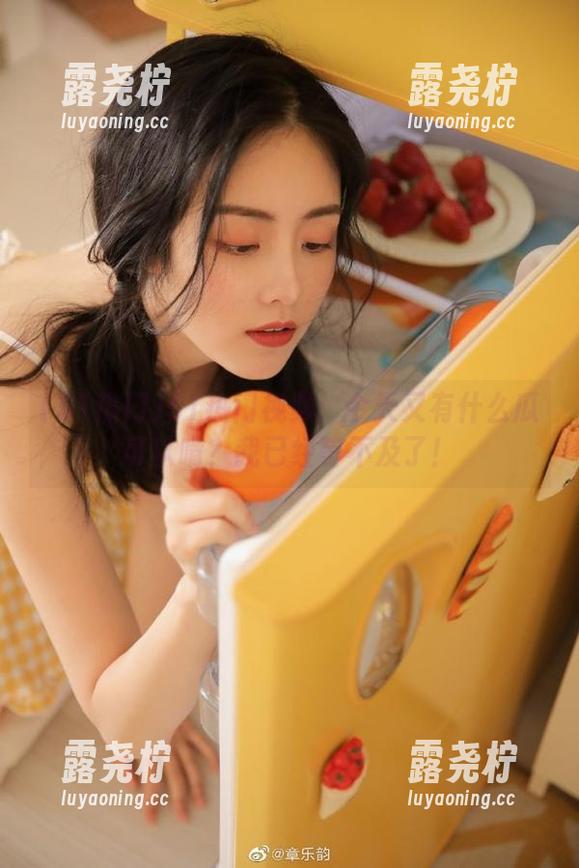 51热门视频：今天又有什么瓜可以啃？我已经等不及了！-露尧柠