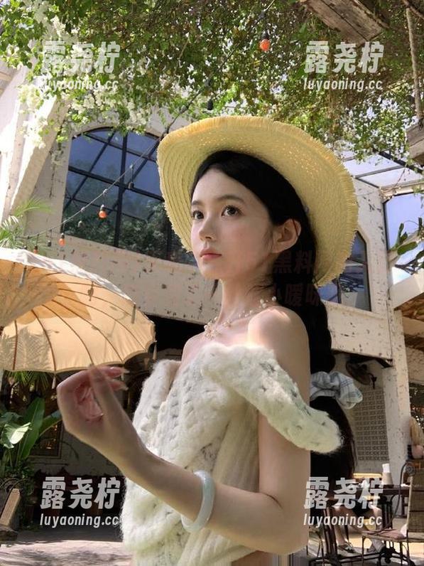 无意中点开51黑料网的入口，啊，感受到了一丝丝小暧昧呢。-露尧柠