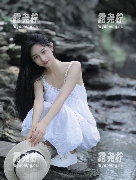 58吃瓜的免费内容，真是个黑洞，我的目光总是滑向那怪诞的角落……-露尧柠