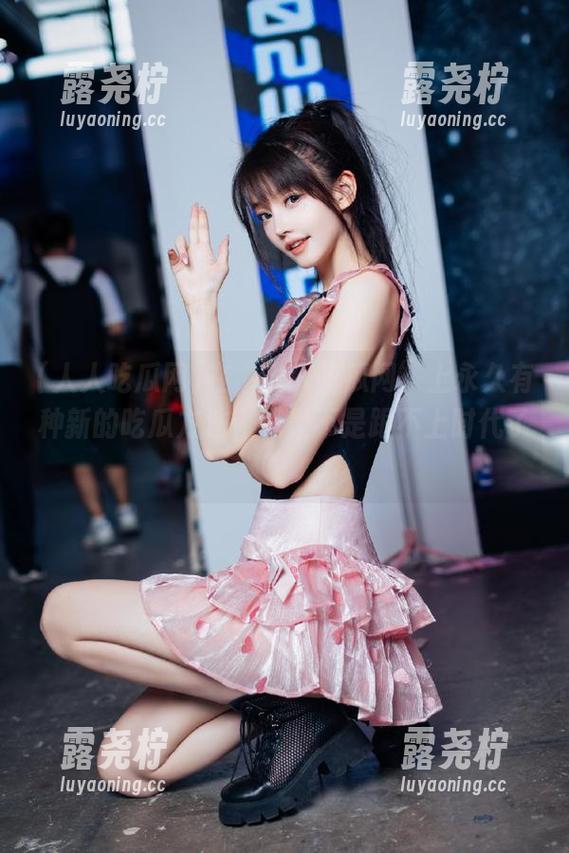 在“人人吃瓜网”上永久有种新的吃瓜方法，我是不是跟不上时代了？-露尧柠