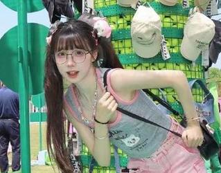 今日吃瓜：潜伏在首页的八卦狗仔队，每天日趋严密呀。
