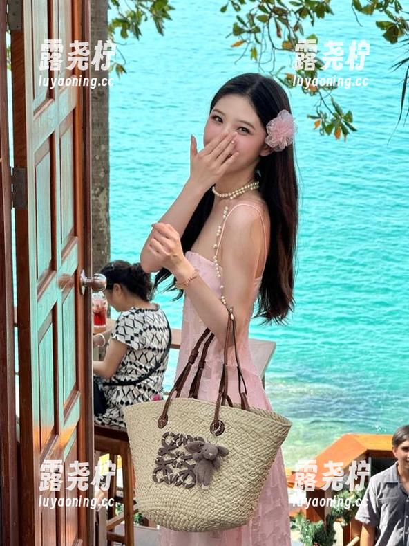 还在等什么？“免费吃瓜”每日大餐随时送达，下载就开始吃！-露尧柠