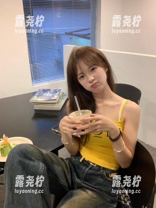 听说“免费吃瓜网”更新了，要不咱们一起蹲这儿等着新鲜事上门？-露尧柠