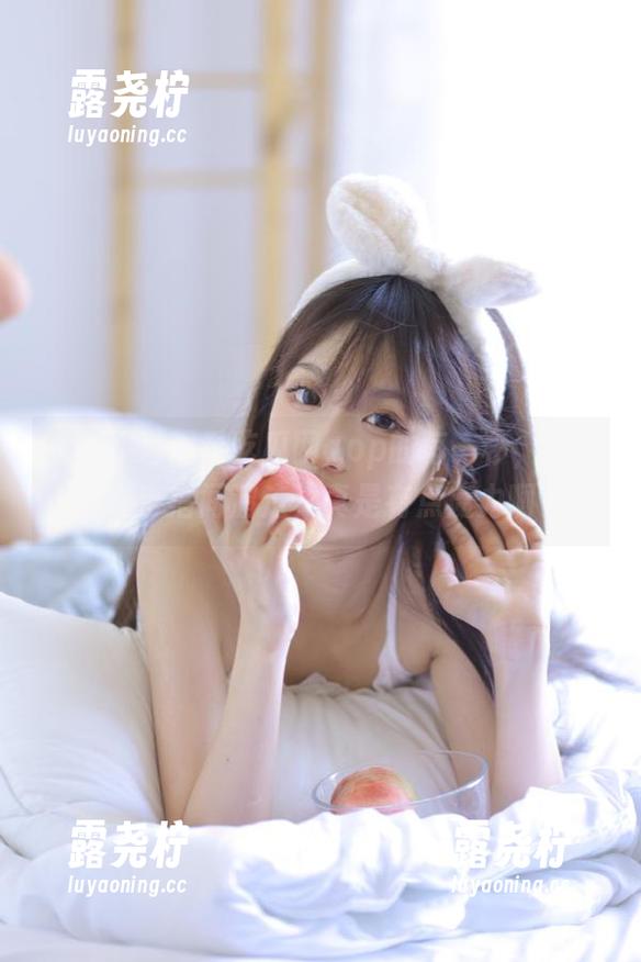 观看吃瓜网app的每一秒，时间都在手指间溜走，真是有点魔力啊。-露尧柠