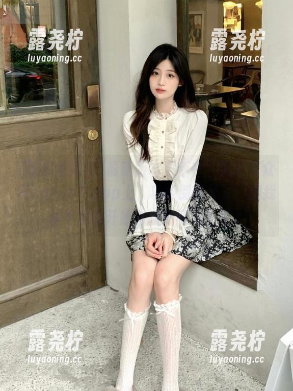 最新版本更新在“吃瓜群众网cgfun”app上，功能倒是多了，但我是不是该开始有点怀疑人生了？-露尧柠