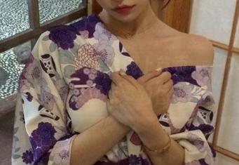 吃瓜黑料线上首页，一不小心就被顶流那点事勾住了眼！