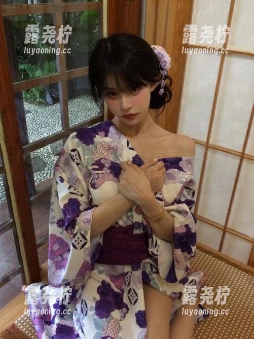 吃瓜黑料线上首页，一不小心就被顶流那点事勾住了眼！-露尧柠
