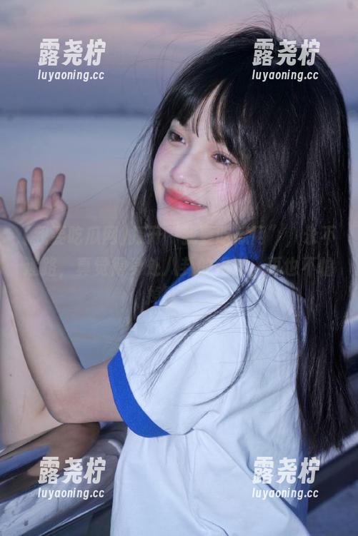 打开“我要吃瓜网”，永不迷路，真觉得身处八卦的海洋，再也不怕掉队了。-露尧柠