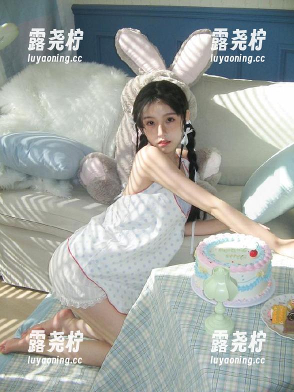 下载明星黑料，轻松get上百条八卦，每天都能开心升职加薪！-露尧柠