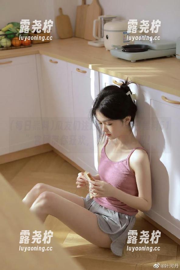 瓜友们注意了！“每日黑料51”官网带你狂欢，包吃包喝包瓜！-露尧柠