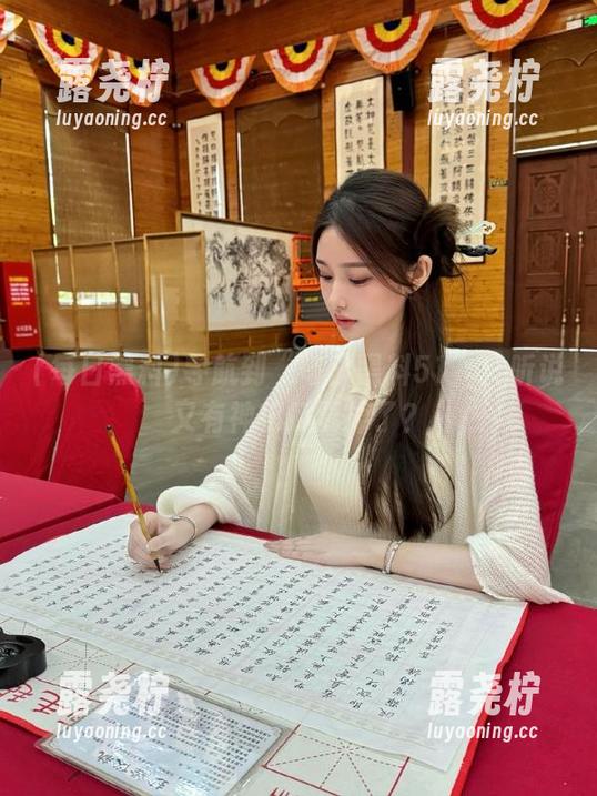导航到“每日黑料51”：听说又有神秘瓜要掉了？-露尧柠