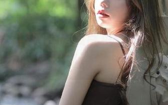 网曝吃瓜首页：小编又开始吃瓜，嘴巴都还沾着瓜汁！
