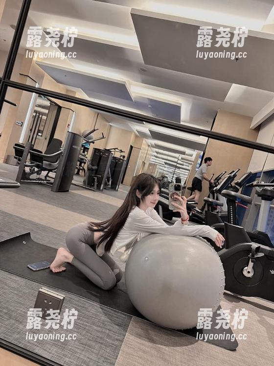分享一波“黑哥扒料”，收好这颗八卦炸弹！-露尧柠