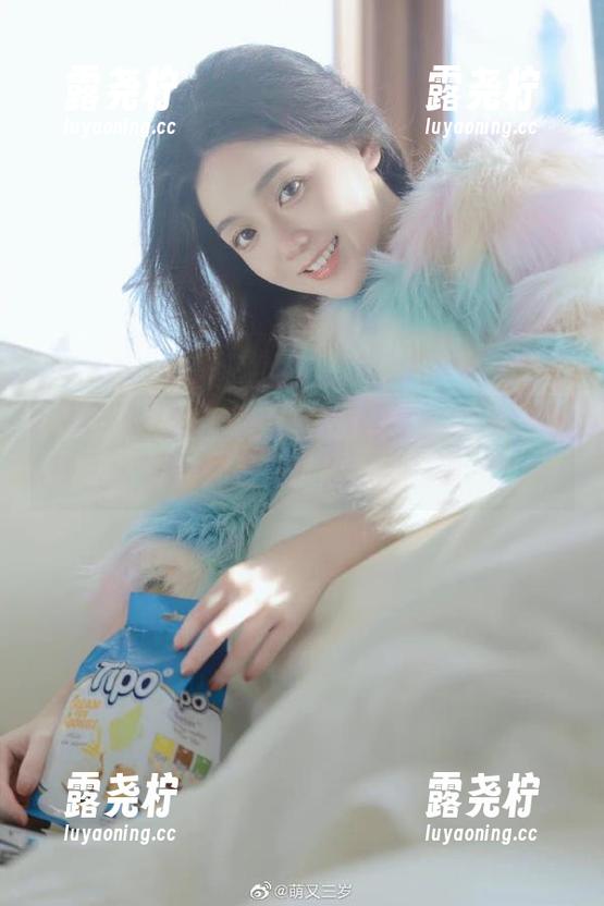 “黑料不打样”网页：好像每条都是在挑战我的三观-露尧柠