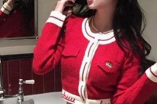 “黑料不打烊”的下载线路太丝滑了，仿佛一键就能把八卦传送到我的心里。