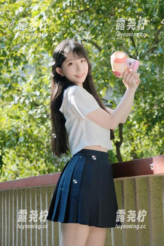 安卓版黑料不打烊tttzzz，入口就在朋友圈，那可是个人天地啊！-露尧柠