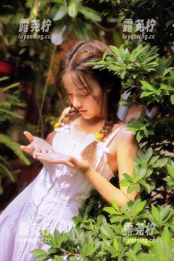 说好只在线看一小会儿，结果在黑料不打烊网页版浪费了整个下午…-露尧柠