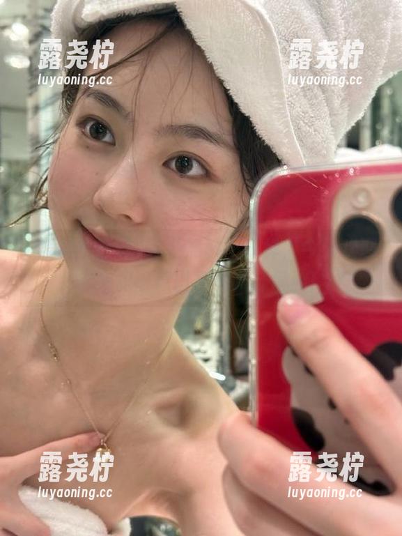 登录黑料不打烊，今天欢迎你来见识瓜田里的八卦风波！-露尧柠