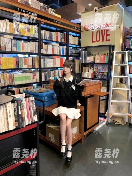 在线等你下载黑料不打烊，这次必须不落下！-露尧柠