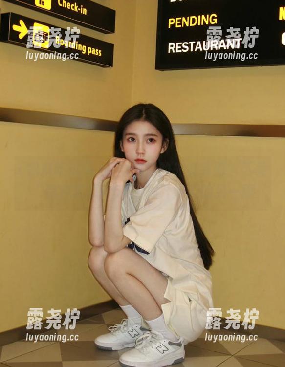 看到网红的光鲜亮丽？下载“黑料吃瓜网51”揭开她们的另一面-露尧柠