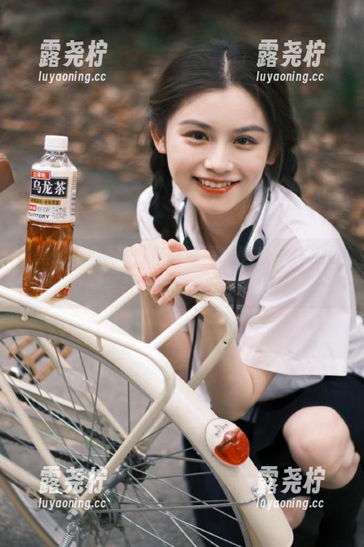 在线进黑料吃瓜网站，分享我心底的小期待！-露尧柠