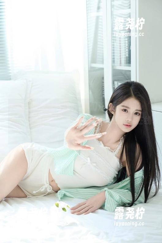 诶，你们注意到了吗？“黑料吃瓜网站”竟然推出了新线路，在线进太轻松了。-露尧柠