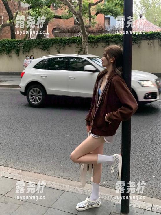 黑料社导航下载：提醒你记得保持“优雅”的姿态！-露尧柠