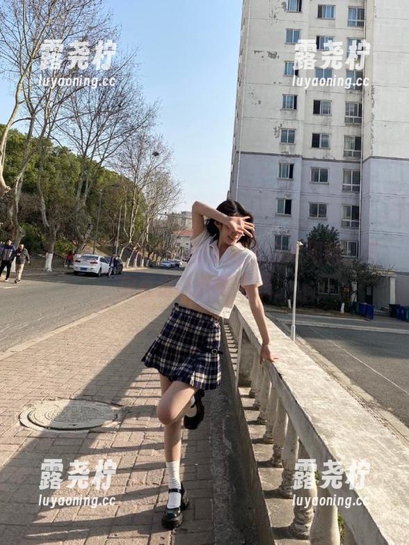最新黑料社区入口大揭秘，带你直击八卦最前线！-露尧柠