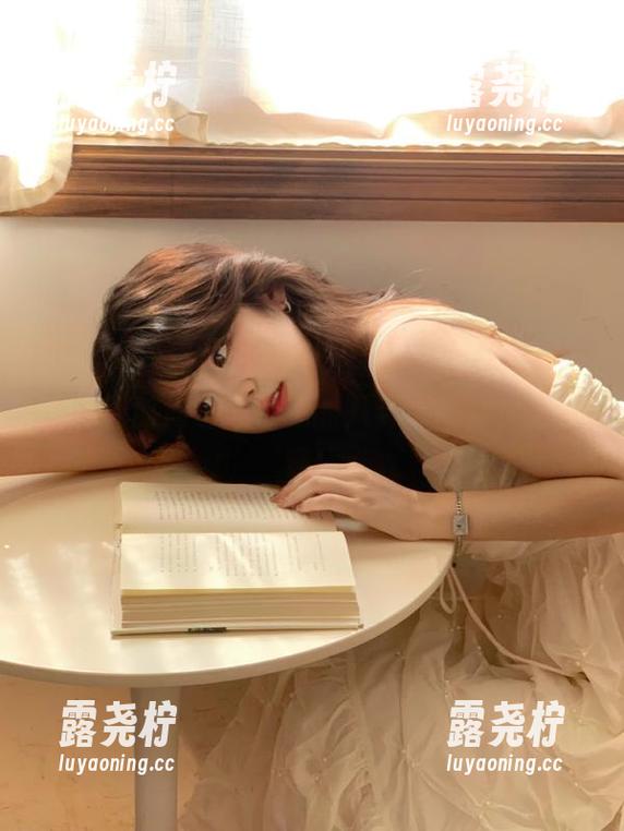 黑料网首页链接：在这里，星辰大海霎时间也成了我的八卦球场，快来围观！-露尧柠