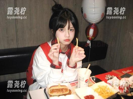 黑料网今日发布的黑料，捧着瓜心砰砰跳，刺激得没话可说！-露尧柠