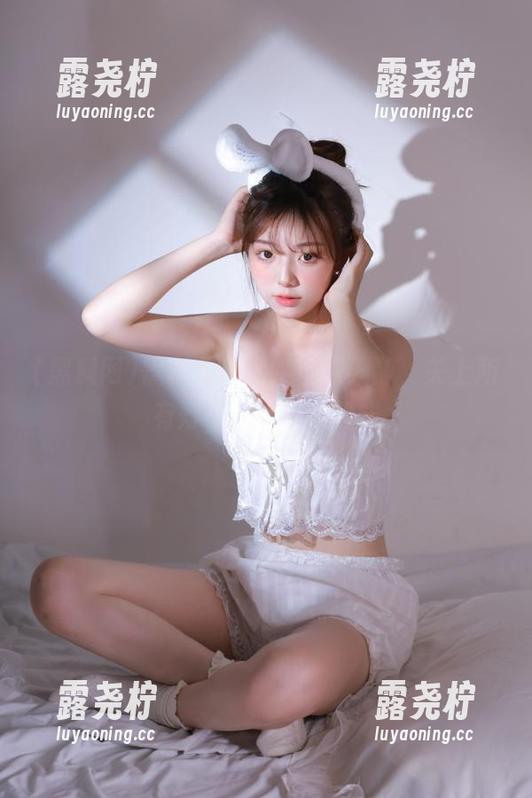 黑料网直达：夜深人静，关上所有灯，开始吃瓜模式-露尧柠