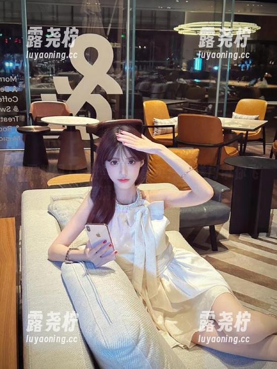 走进黑料网首页：传送门带你飞向谣言满天飞的奇妙世界！-露尧柠