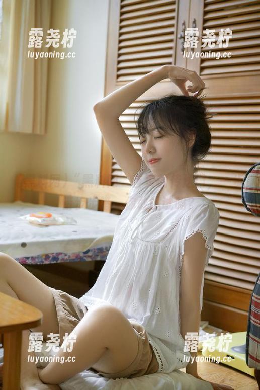 “黑料网”首页的传送门，一步错步步错，你敢试试吗？-露尧柠